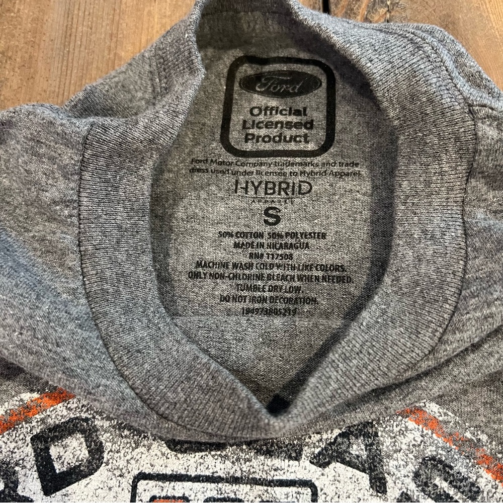 Ford Mustang Gray Short Sleeve Men’s T- Shirt - Picture 2 of 4